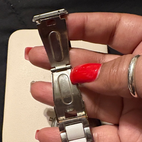 Elegant Silver and White Women's Watch - Picture 12 of 17